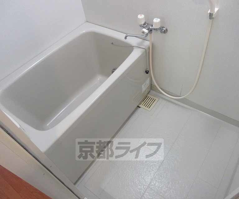 バス・シャワールーム　エアコンのついた過ごしやすいお部屋です！