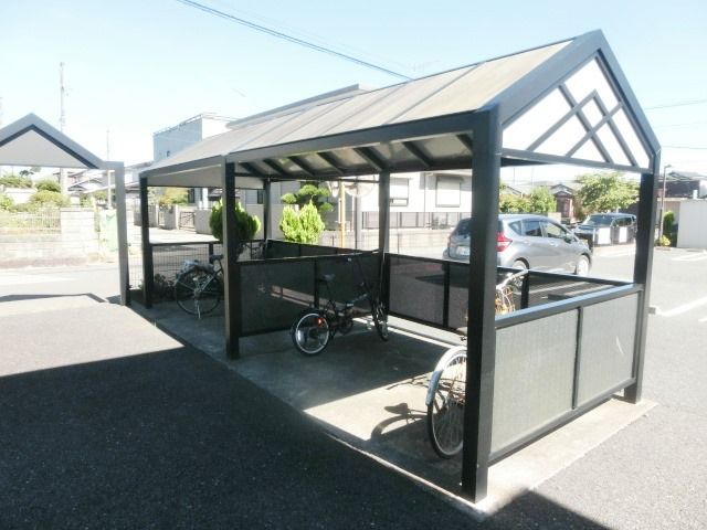 その他　屋根付きの駐輪場