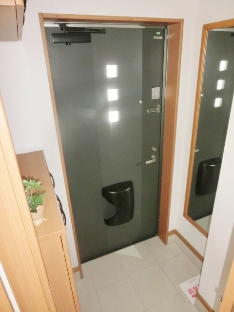 玄関　玄関にはシューズボックスがあります