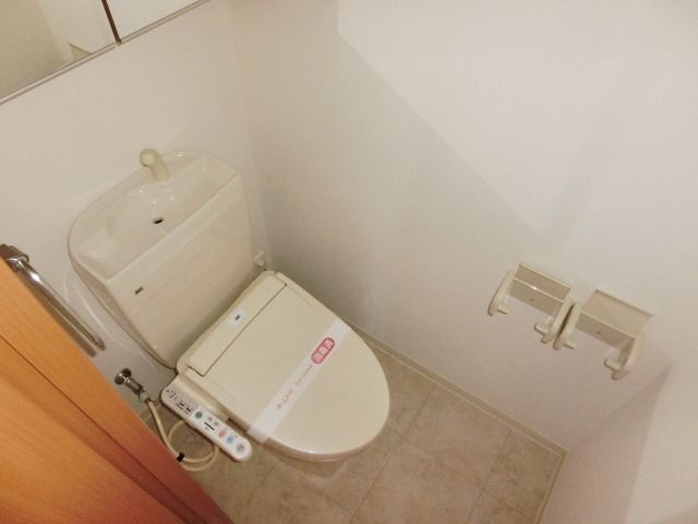 トイレ　温水洗浄便座付きのトイレです