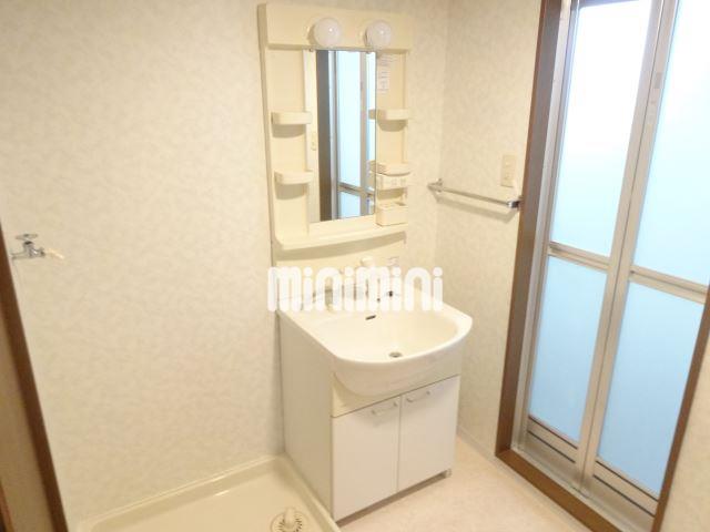 洗面設備　鏡つきの洗髪洗面化粧台です。