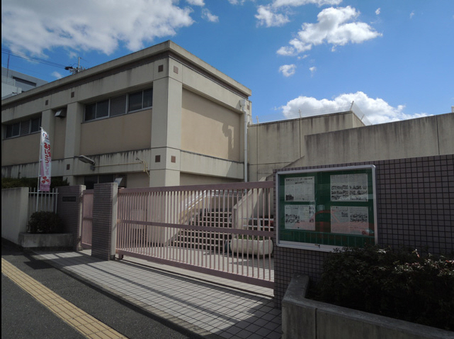 【豊中市宝山町のマンションの小学校】