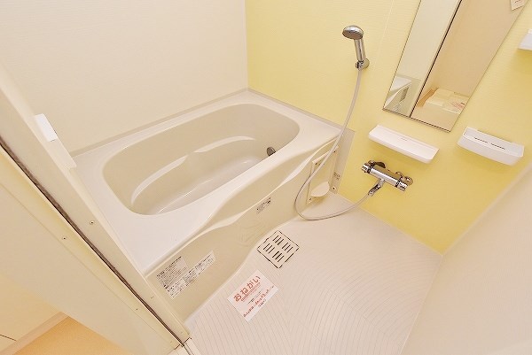 バス・シャワールーム　★浴室乾燥機＆追い焚き機能付き★