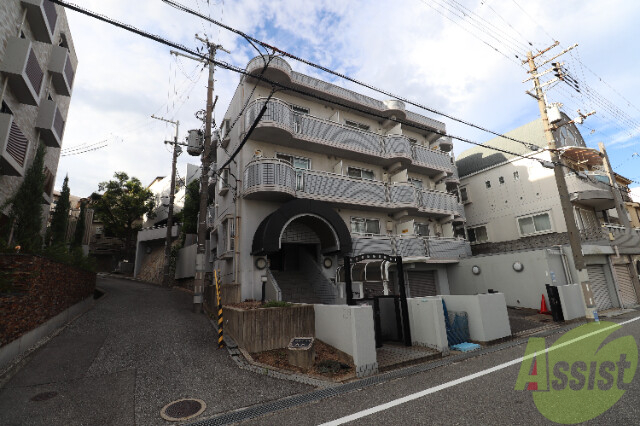 西宮市霞町のマンションの建物外観