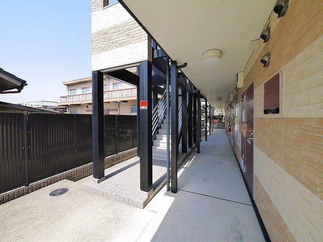 エントランス　ゆとりのあるエントランスです