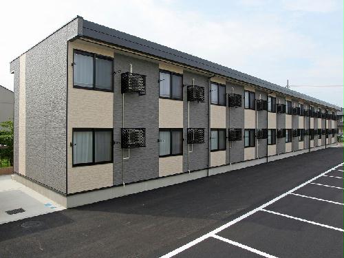 【レオパレスパッションの建物外観】