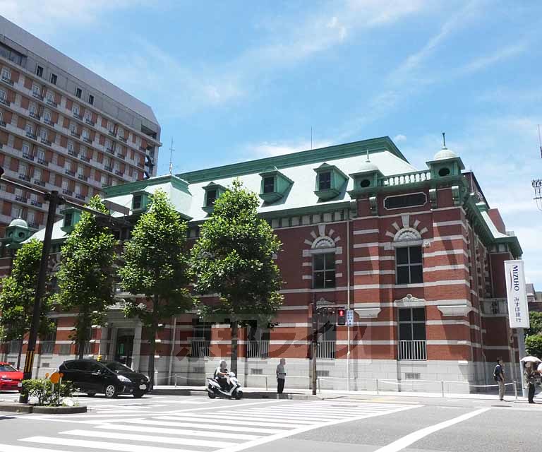 【京都市中京区丸木材木町のマンションの銀行】