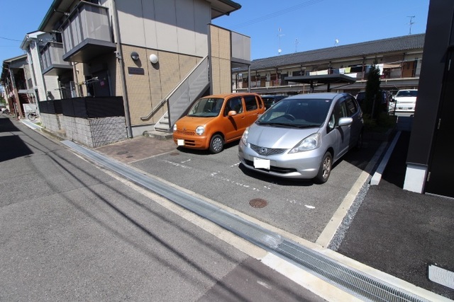 【ローズ・ビレッジの駐車場】