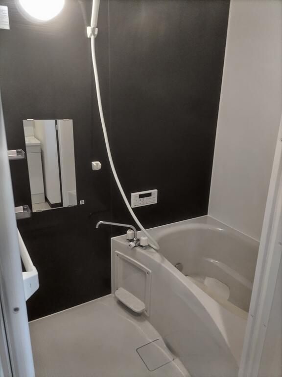 バス・シャワールーム　※類似レイアウトの別部屋の画像です