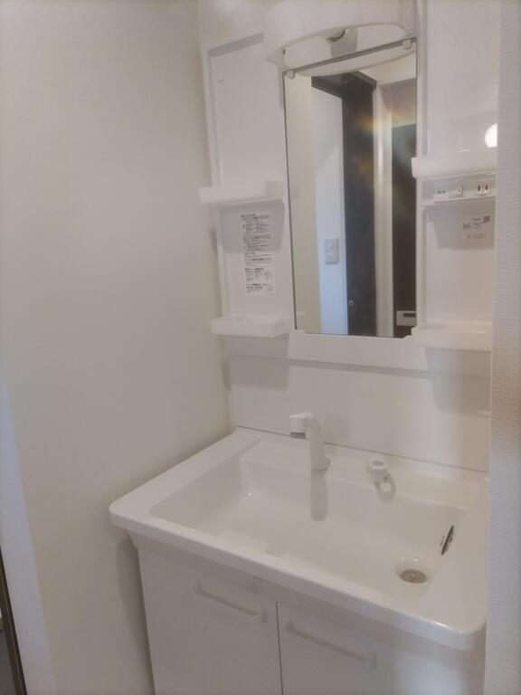 洗面設備　※類似レイアウトの別部屋の画像です