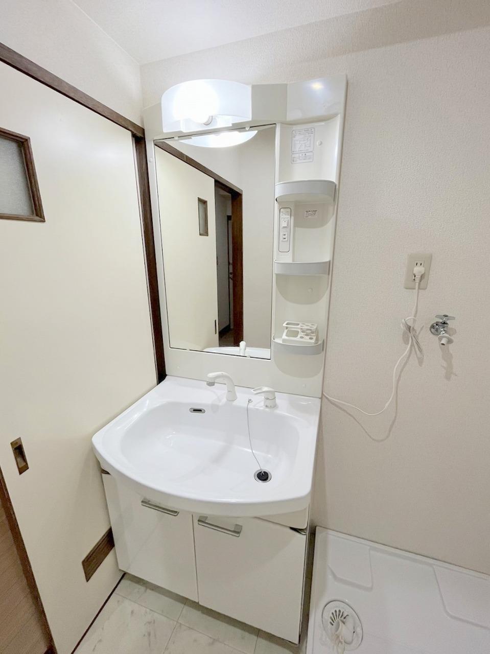 洗面設備　独立洗面台あります。