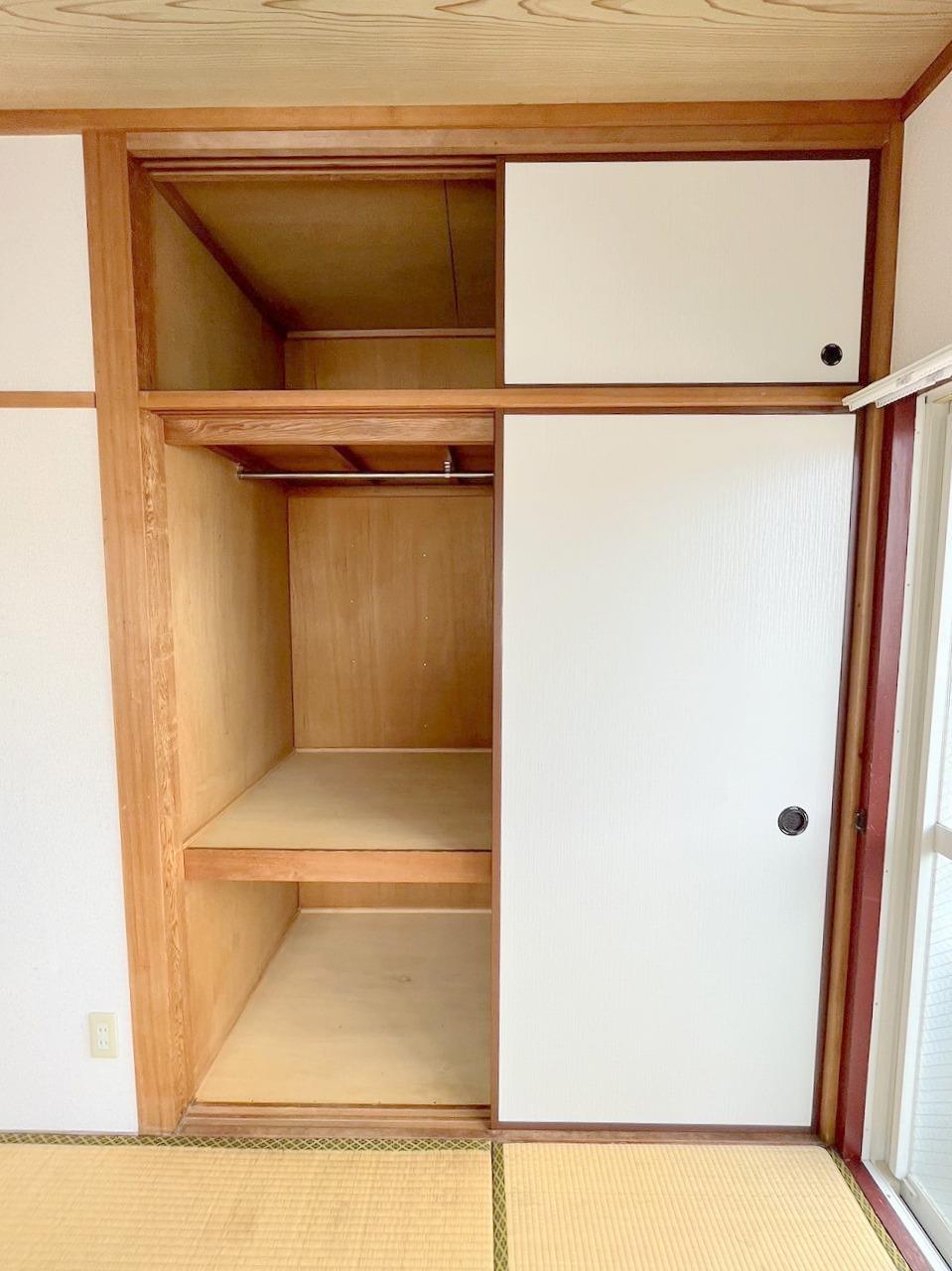 収納　ハンガーパイプのある収納です。