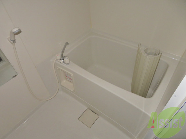 バス・シャワールーム　こちらはお風呂。一日の疲れをここで癒してください。