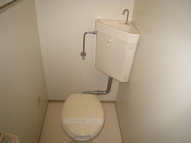 トイレ　同物件、別号室のものです。