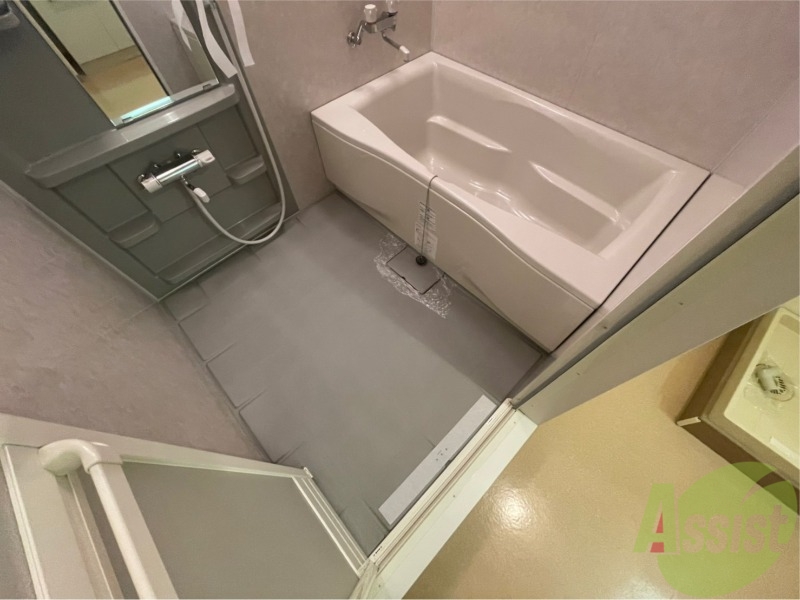 バス・シャワールーム　バスルームはこちらです。広々としてゆったり休めます。