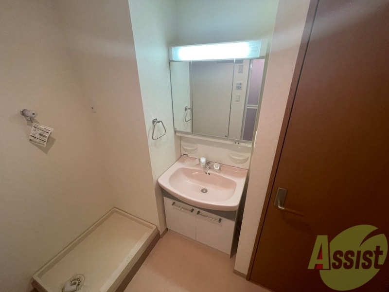 洗面設備　シャンプードレッサー。身支度はここでばっちり。