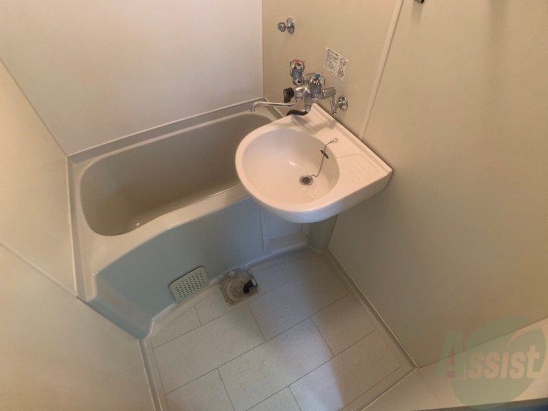 バス・シャワールーム　ユニットバスです。疲れを癒すのに欠かせませんね！