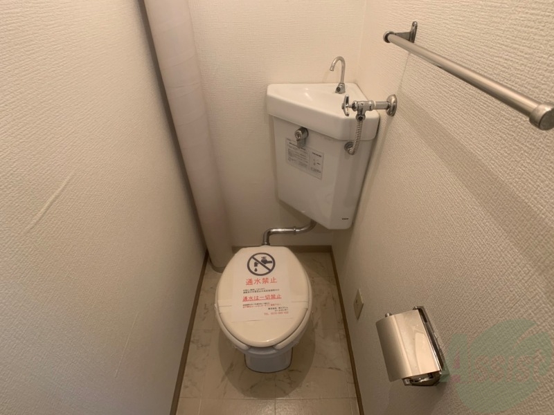 トイレ　こちらはトイレです。清潔感があり、安心して使用できます。