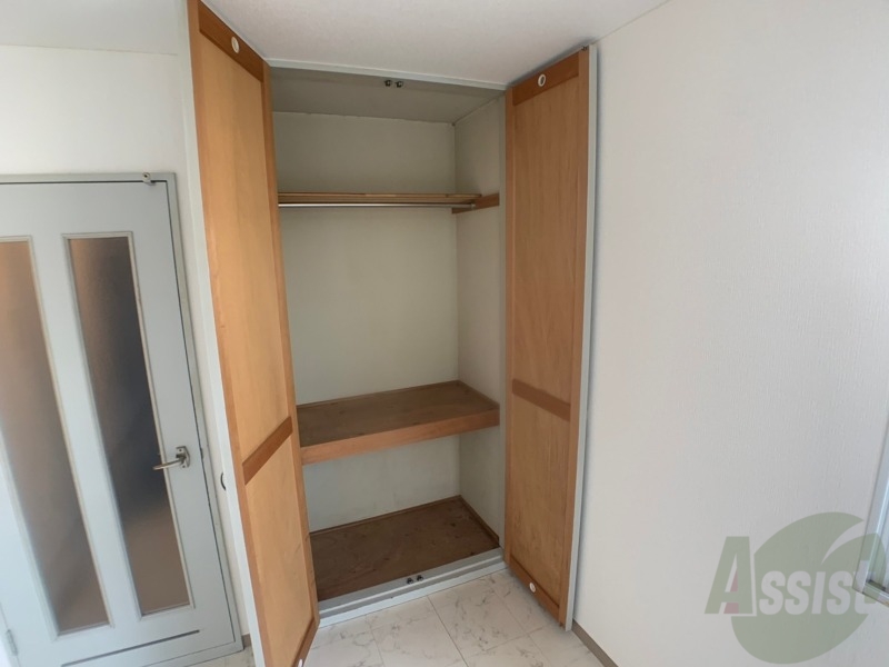 収納　寝室の収納です。部屋がすっきり片付きます。