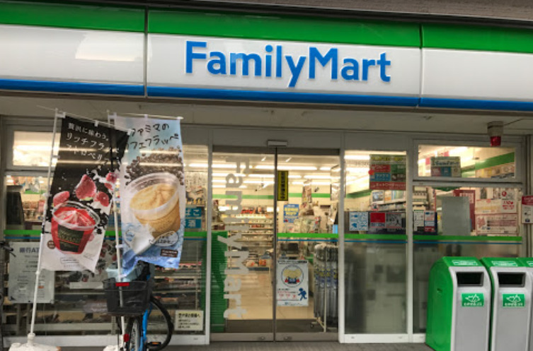 コンビニ　ファミリーマート 京町堀三丁目店（コンビニ）まで464m