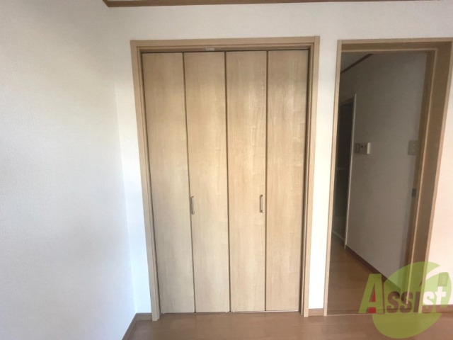 収納　クローゼットも備え付けてあります。中が気になります。