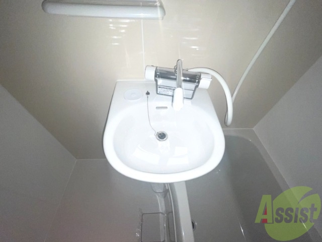 洗面設備　洗面が付いていると朝の準備もはかどりそうです。