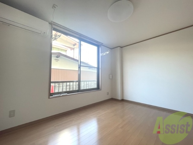 居室・リビング　洋室は６帖とちょうどいい広さ。落ち着きそうですね～