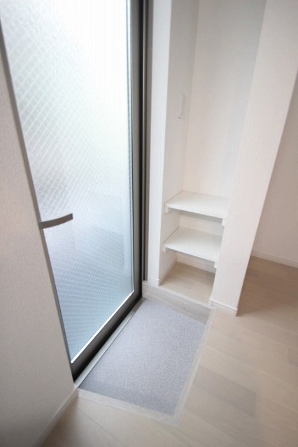 玄関　同物件別室です