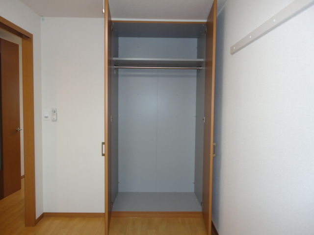 収納　北側洋室収納