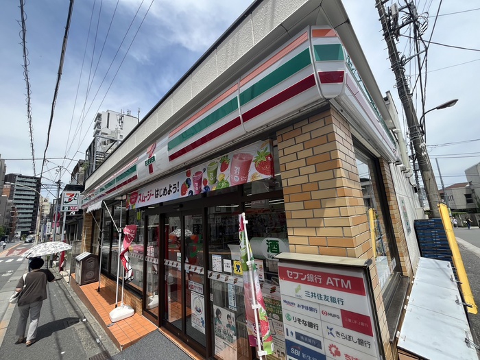 コンビニ　セブンイレブン（コンビニ）まで210m