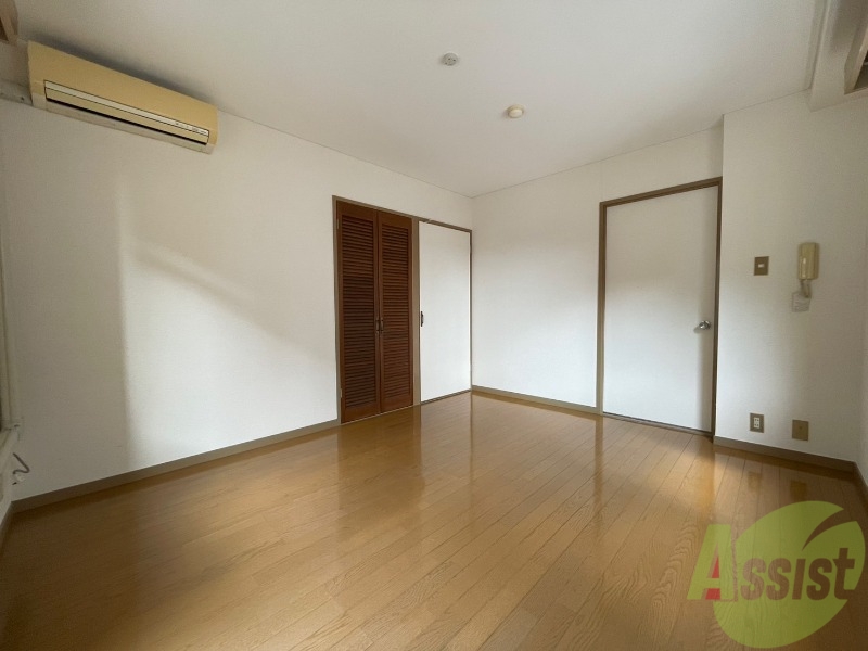 その他部屋・スペース　別角度からの洋室になります。エアコンも付いてますね。