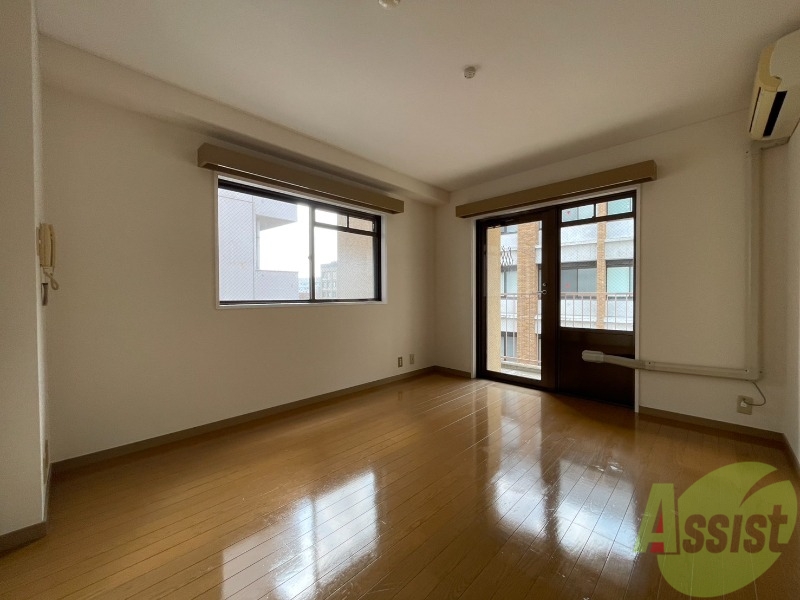 居室・リビング　洋室はこちらになります。角部屋なので採光抜群ですね。