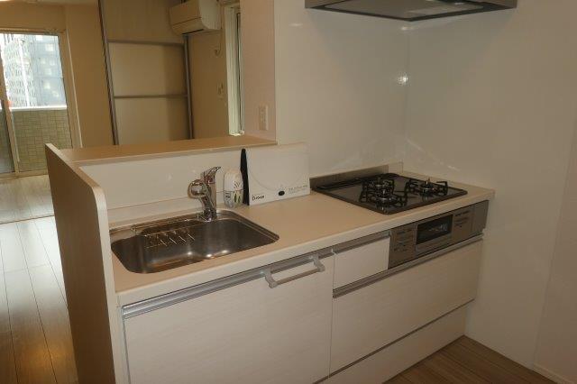 キッチン　３口ガスコンロ付システムキッチン