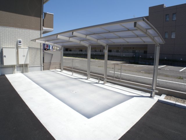 駐車場　bent green