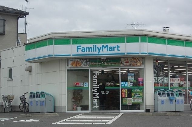 コンビニ　ファミリーマート大森下町店（コンビニ）まで210m