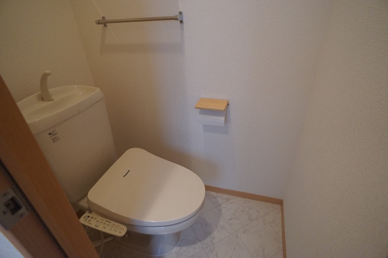 トイレ　温水洗浄便座