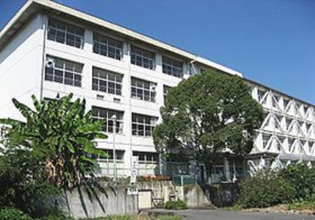 中学校　市立賤機中学校（中学校）まで3000m