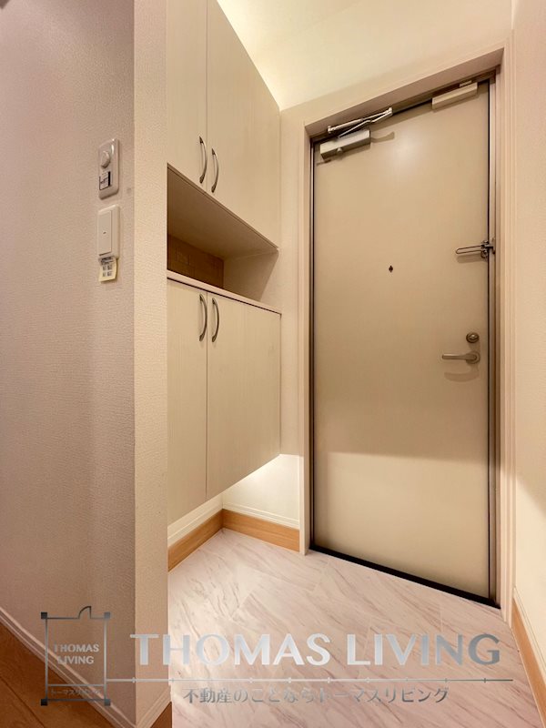 玄関　建築中の為、類似物件の写真でご参考下さい。