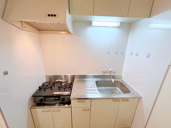キッチン　※クリーニング前の写真です