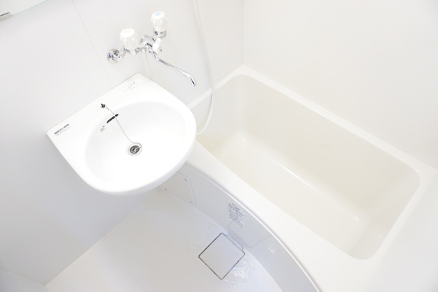 バス・シャワールーム　洗面ボウルのあるバスルーム☆