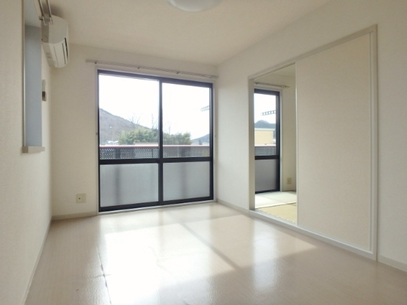 居室・リビング　図面と現状に相違がある場合には現状を優先