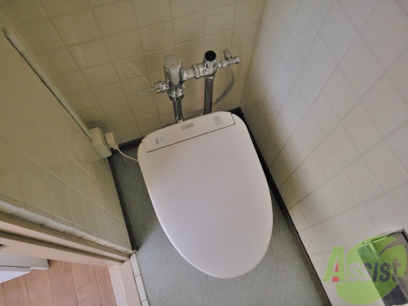 トイレ　お手洗いはコチラ。こじんまりとした感じがグッド。