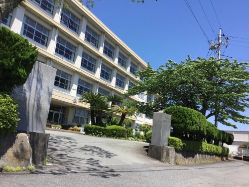 中学校　富士宮市立富士宮第一中学校（中学校）まで712m