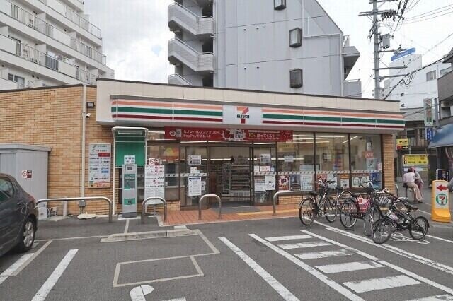 コンビニ　セブンイレブン近鉄布施駅南店（コンビニ）まで331m