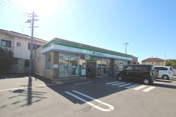 コンビニ　ファミリーマート 美原小平尾店（コンビニ）まで800m