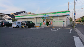 コンビニ　ファミリーマート 福岡町南店（コンビニ）まで576m