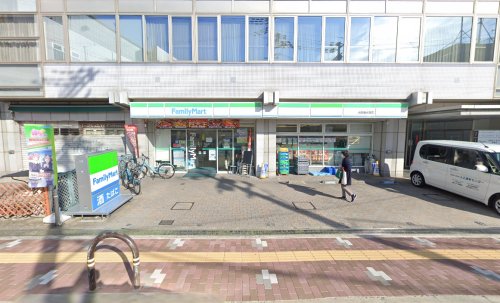 コンビニ　ファミリーマート 大阪商大西店（コンビニ）まで365m