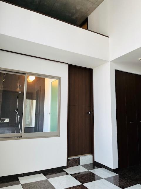 その他設備　洋室、上部はロフトスペース