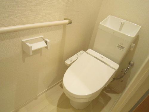 トイレ　温水洗浄便座（1階のみ手すり付）