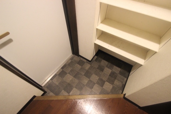 玄関　※別号室の写真です。